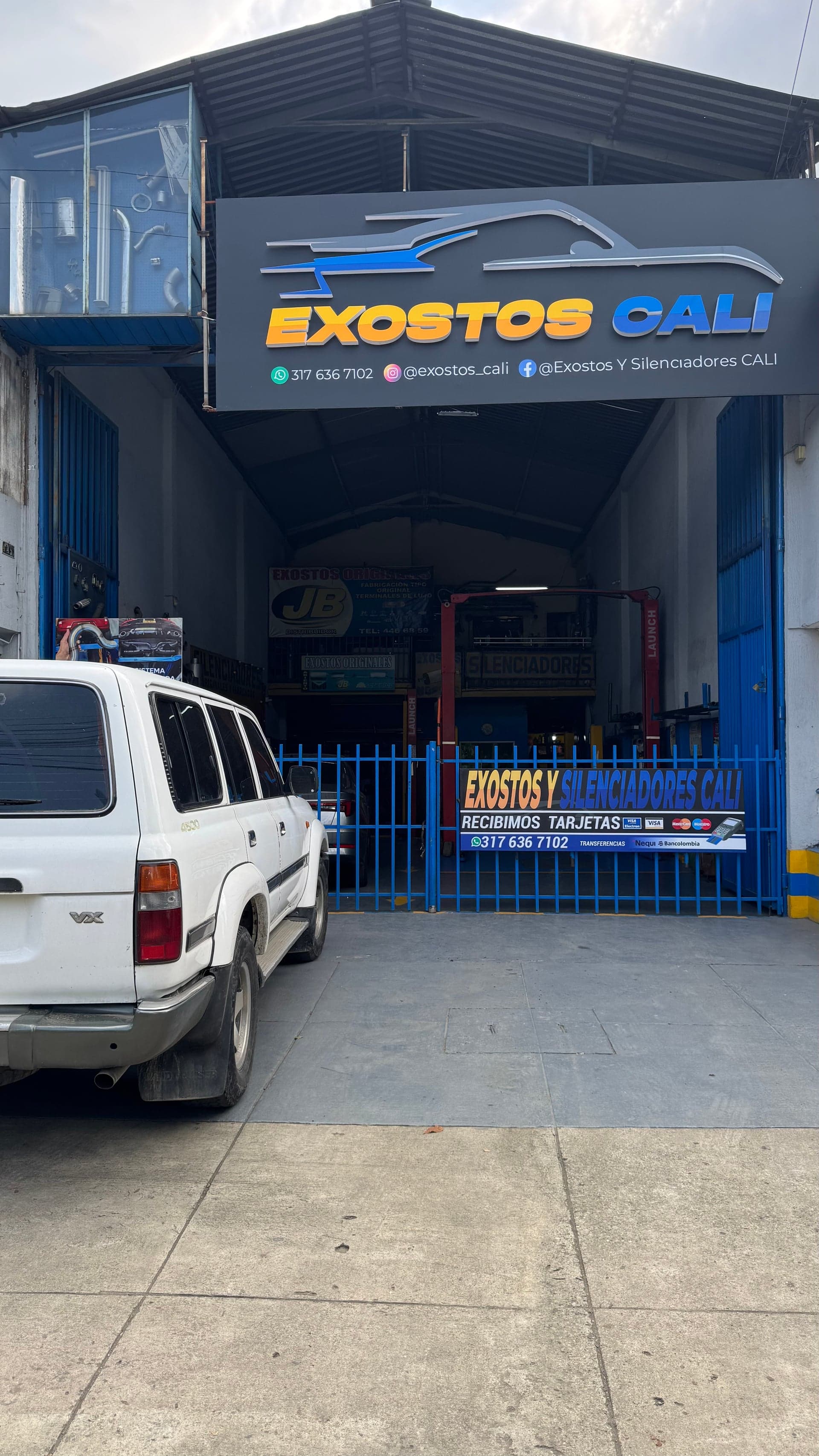 Fachada Taller EXOSTOS